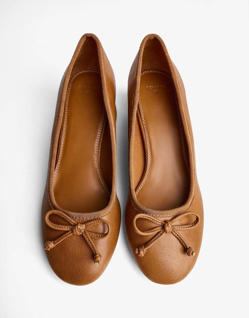 Bershka - Ballerina-Schuhe in Braun mit hohem Absatz-Brown Bershka - Ballerina-Schuhe in Braun mit hohem Absatz-Brown von Bershka