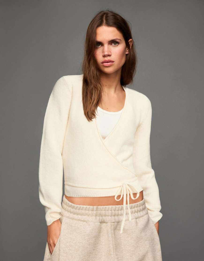 Bershka - Ballerina - Strickjacke in Ecru-Weiß von Bershka