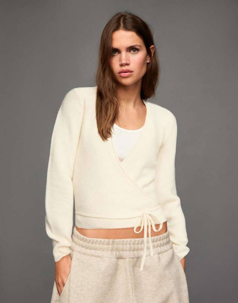 Bershka - Ballerina - Strickjacke in Ecru-Weiß von Bershka