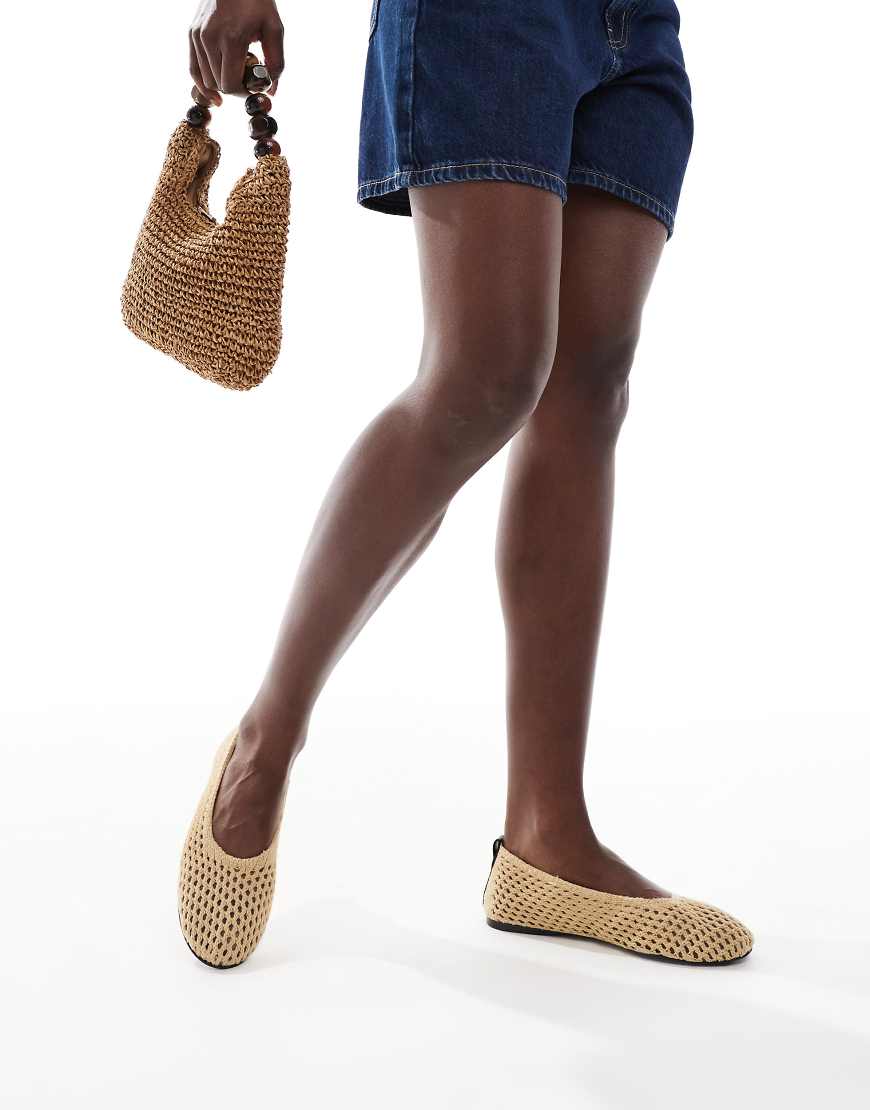 Bershka - Ballerinas aus Bast in Natur-Neutral Bershka - Ballerinas aus Bast in Natur-Neutral von Bershka