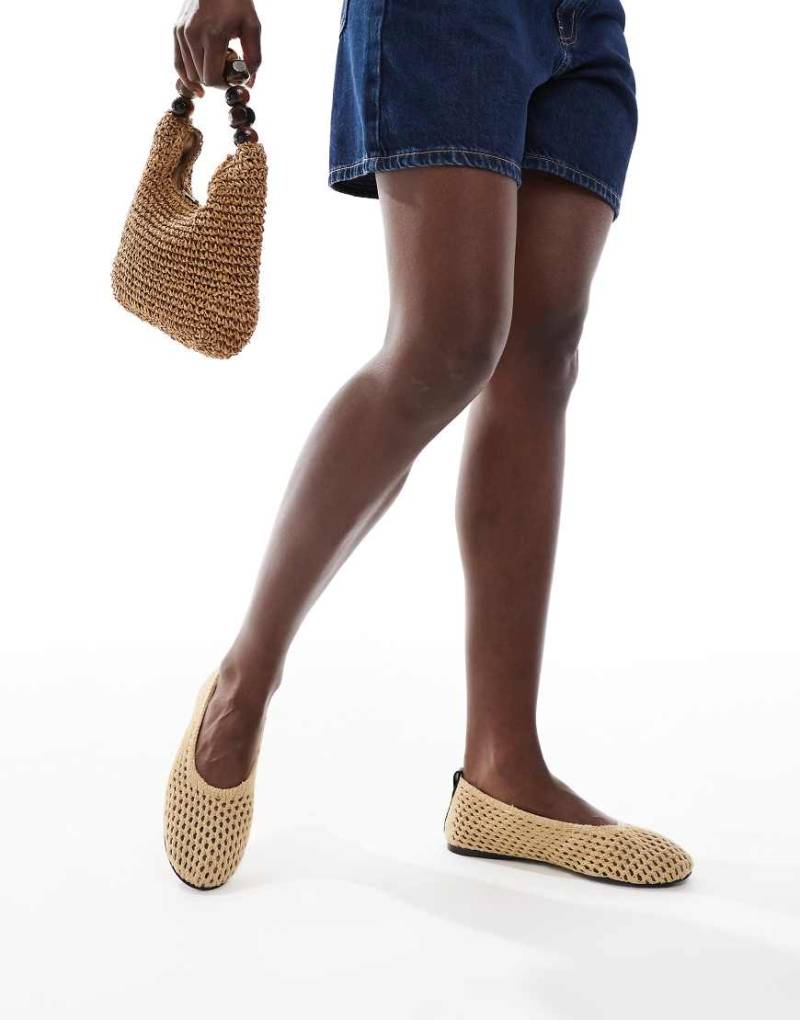 Bershka - Ballerinas aus Bast in Natur-Neutral Bershka - Ballerinas aus Bast in Natur-Neutral von Bershka