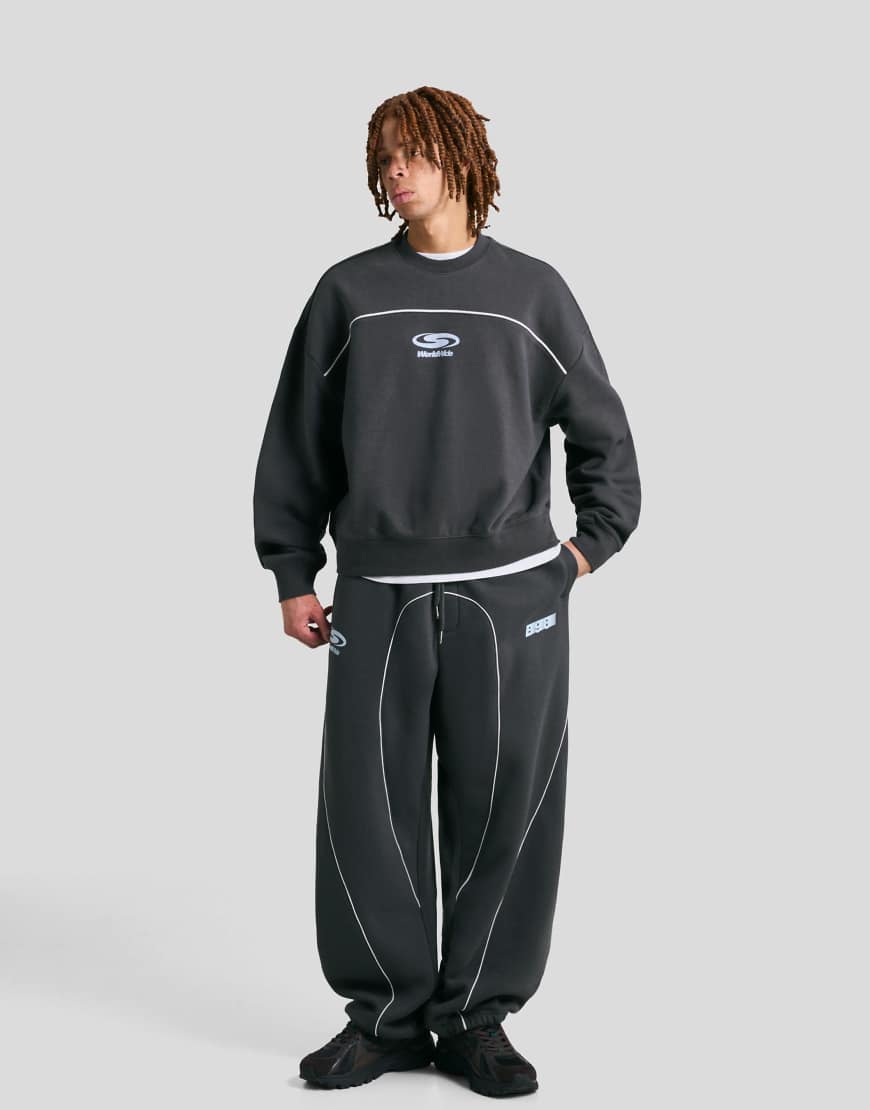 Bershka - Balloon-Fit-Hose in Grau mit Print-Blau Bershka - Balloon-Fit-Hose in Grau mit Print-Blau von Bershka