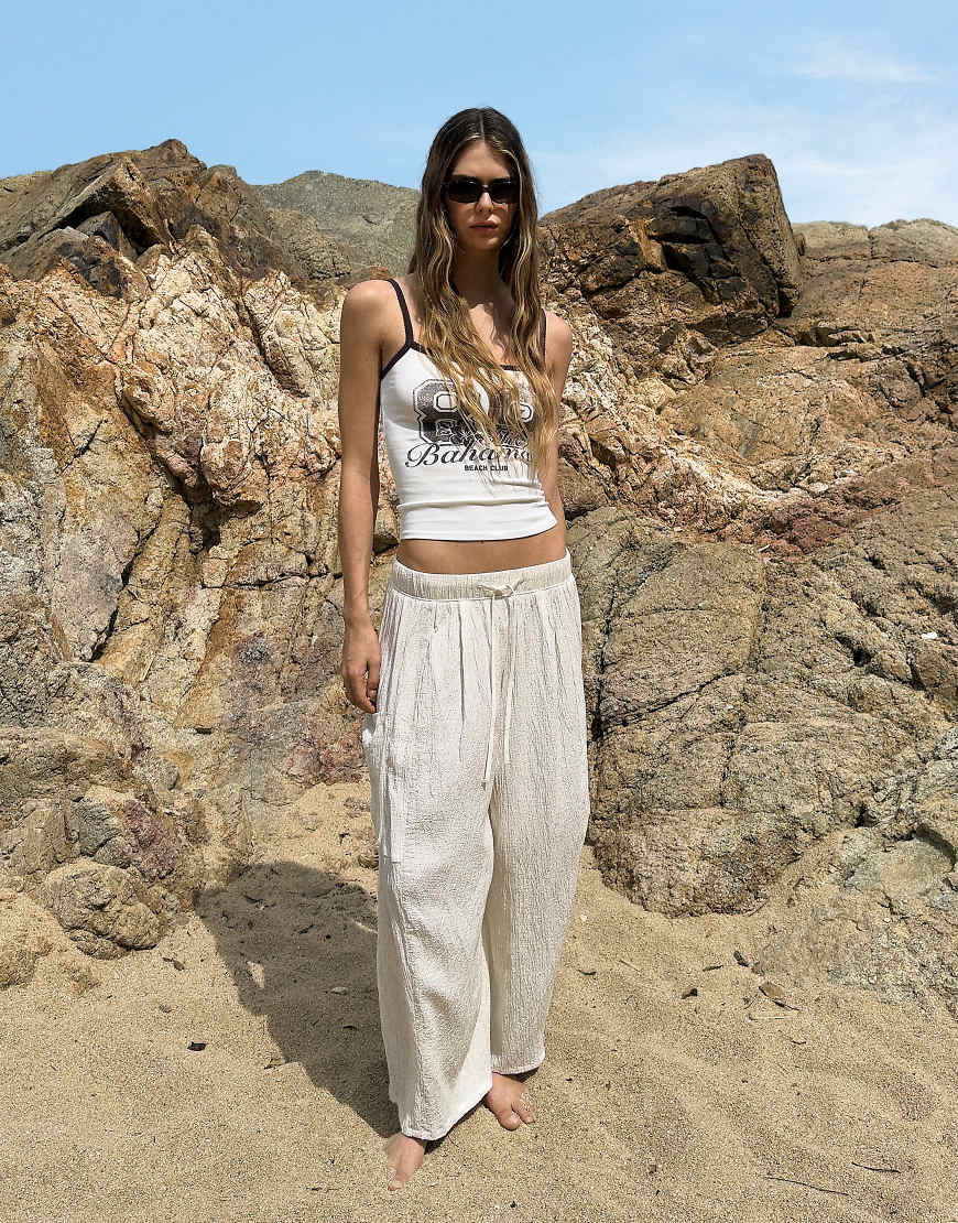 Bershka - Balloon-Fit-Hose in Weiß mit Cargo-Taschen Bershka - Balloon-Fit-Hose in Weiß mit Cargo-Taschen von Bershka