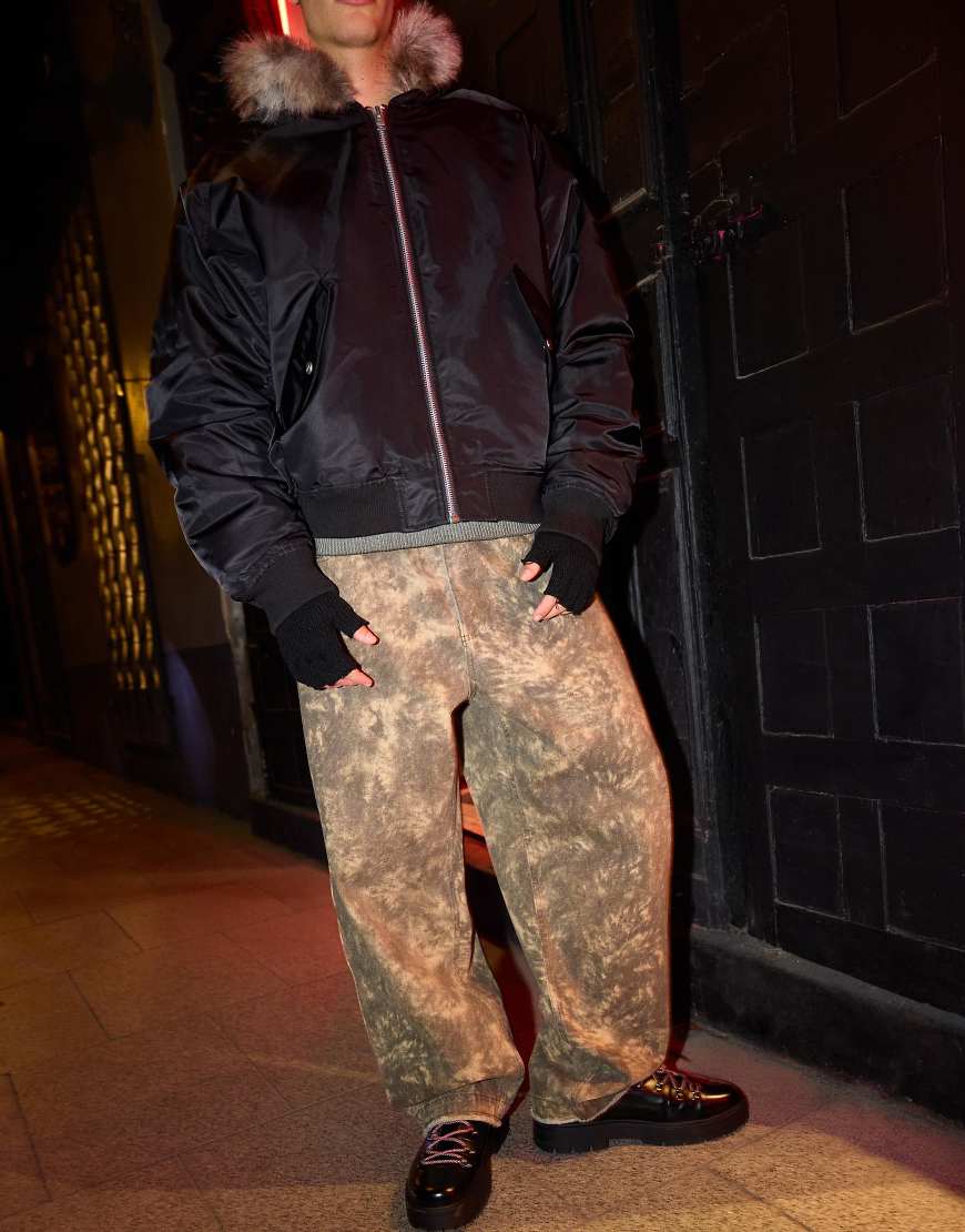 Bershka - Bedruckte Hose in Braun mit Nietendetails-Brown von Bershka