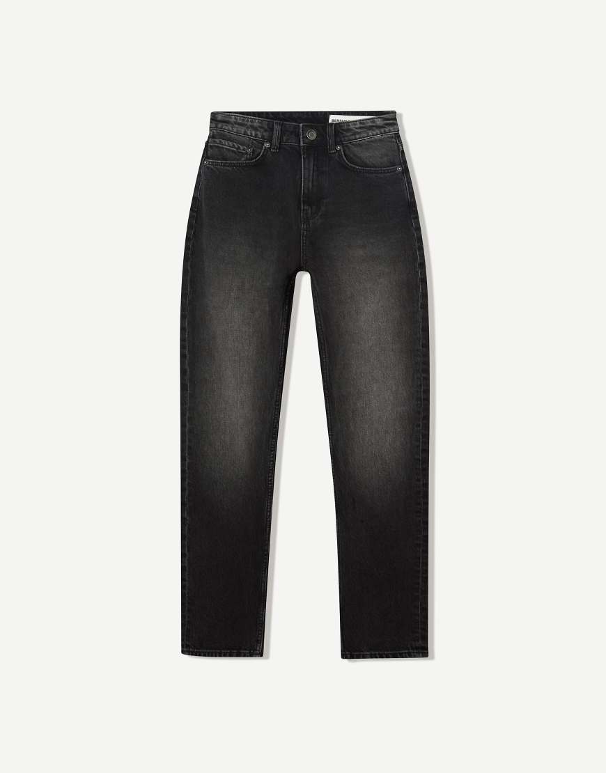 Bershka - Bequeme Mom-Jeans in Schwarz mit hohem Bund von Bershka
