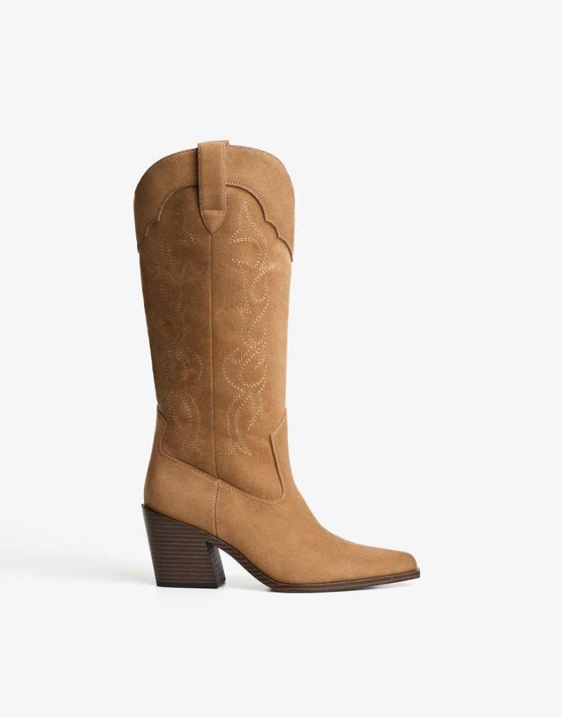 Bershka - Bestickte Cowboystiefel in Hellbraun mit hohem Absatz von Bershka
