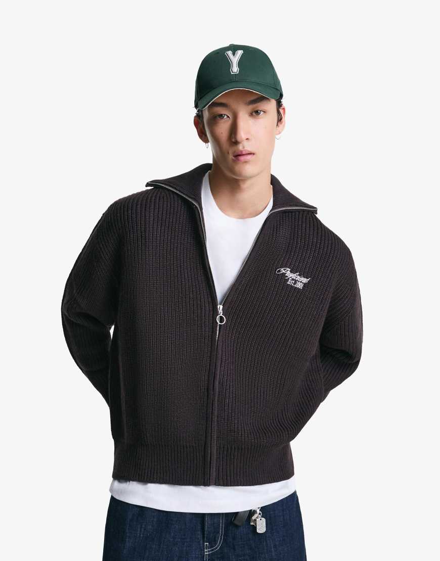 Bershka - Besticktes Sweatshirt in strukturiertem Braun mit Reißverschluss von Bershka