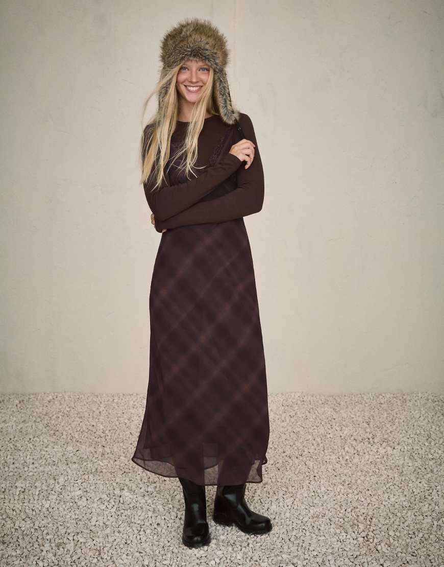 Bershka - Blonde - Midikleid aus Chiffon und Spitze in Braun-Brown von Bershka