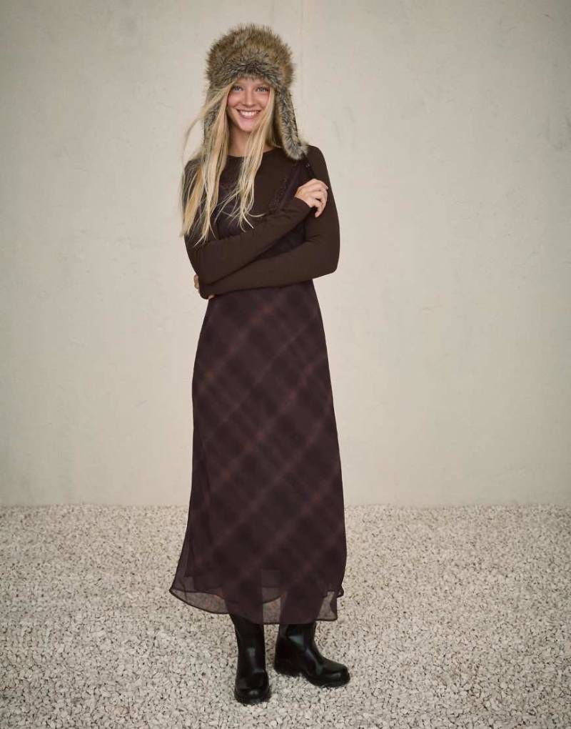 Bershka - Blonde - Midikleid aus Chiffon und Spitze in Braun-Brown von Bershka