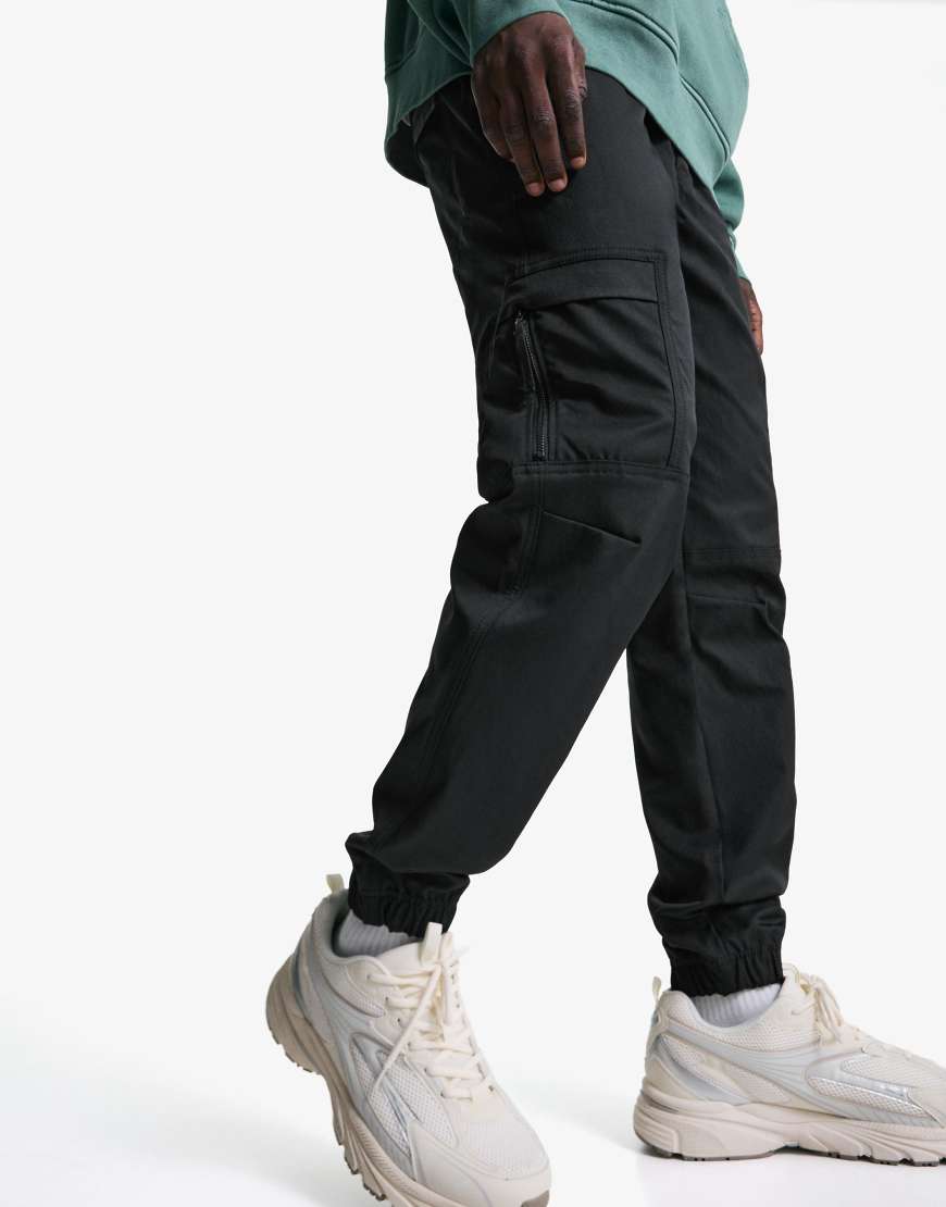 Bershka - Cargohose aus Funktionsmaterial in Schwarz von Bershka