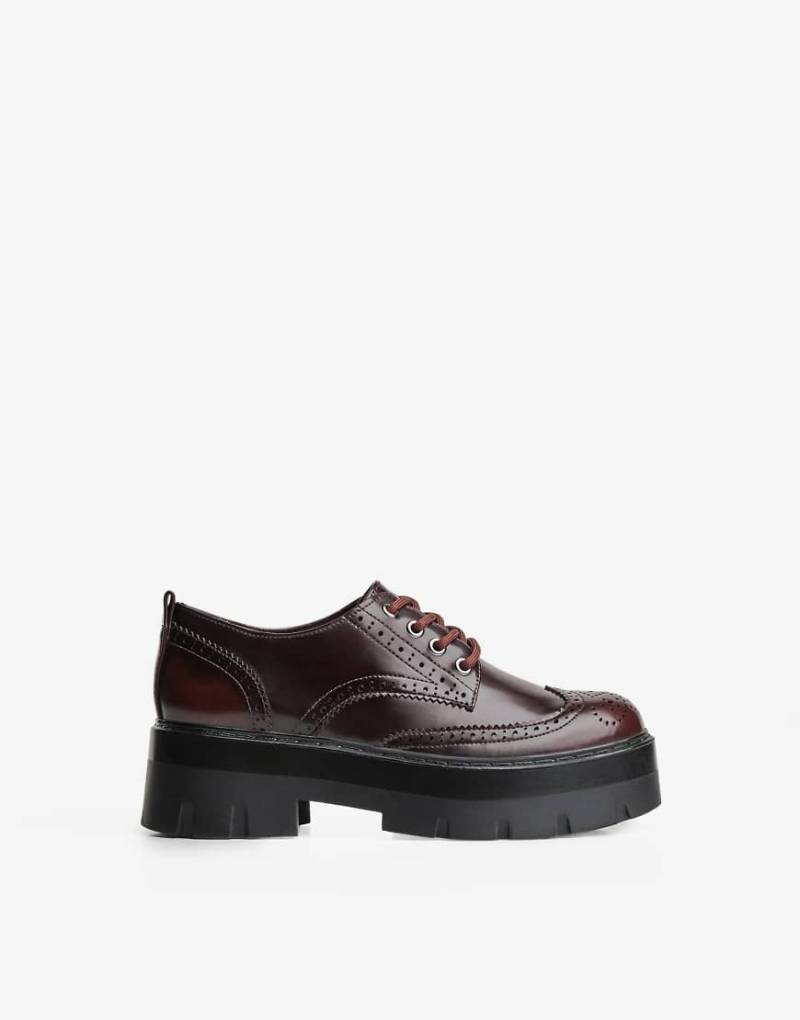 Bershka - Derby-Schuhe in Braun mit dicker Sohle-Brown von Bershka