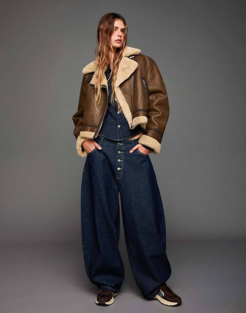 Bershka - Doubleface-Jacke in Braun-Brown Bershka - Doubleface-Jacke in Braun-Brown von Bershka