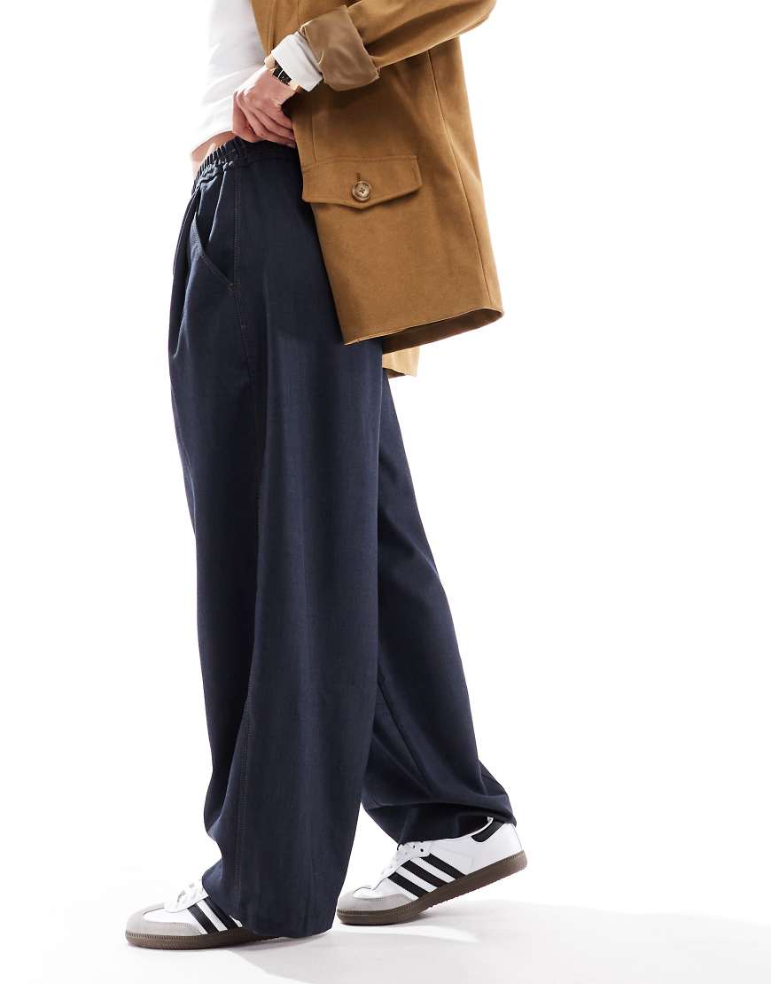 Bershka - Elegante Barrel-Hose in Marineblau Bershka - Elegante Barrel-Hose in Marineblau von Bershka