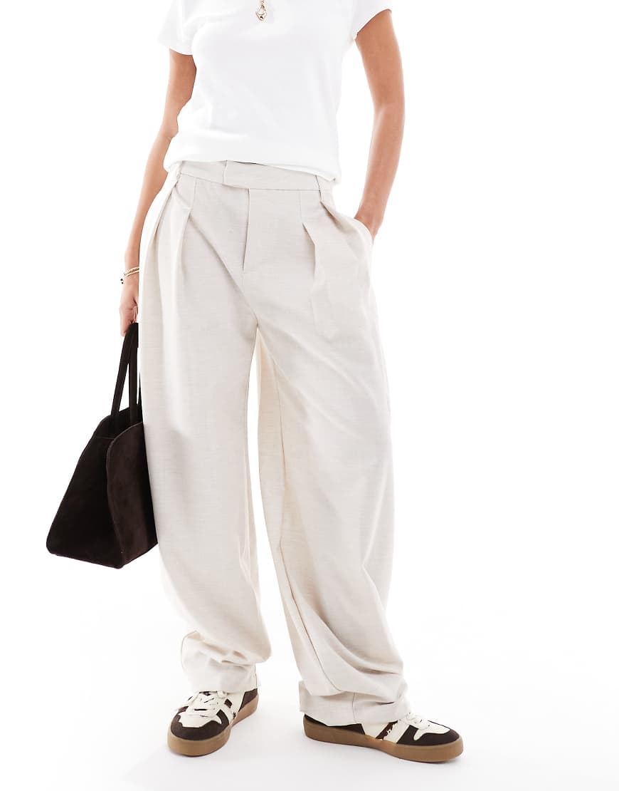 Bershka - Elegante Hose in Ecru mit weitem Bein und Bundfalten-Neutral von Bershka