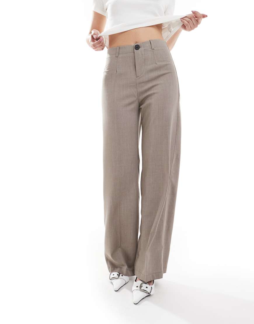 Bershka - Figurbetonte Hose in Stein-Neutral von Bershka