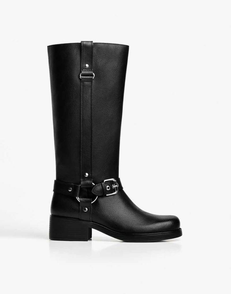 Bershka - Flache Biker-Stiefel in Schwarz von Bershka