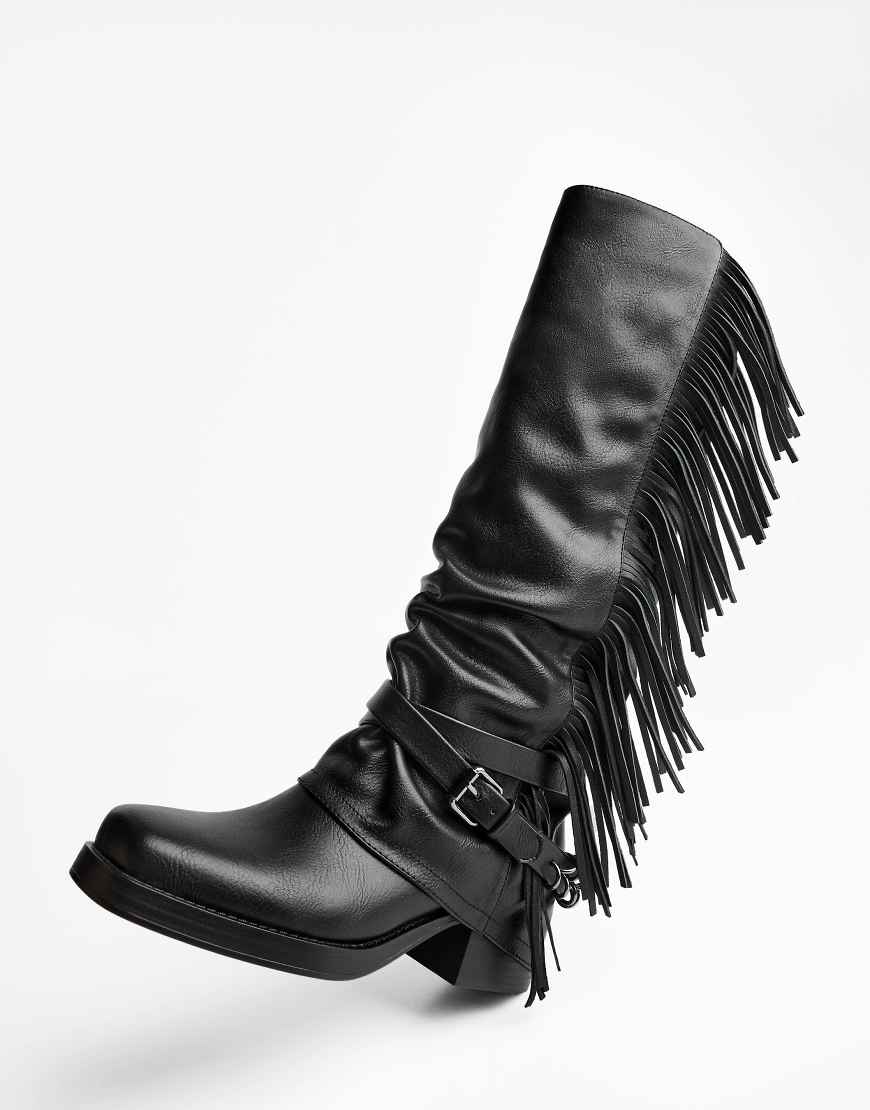 Bershka - Flache Gamaschen-Stiefel in Schwarz mit Fransen von Bershka