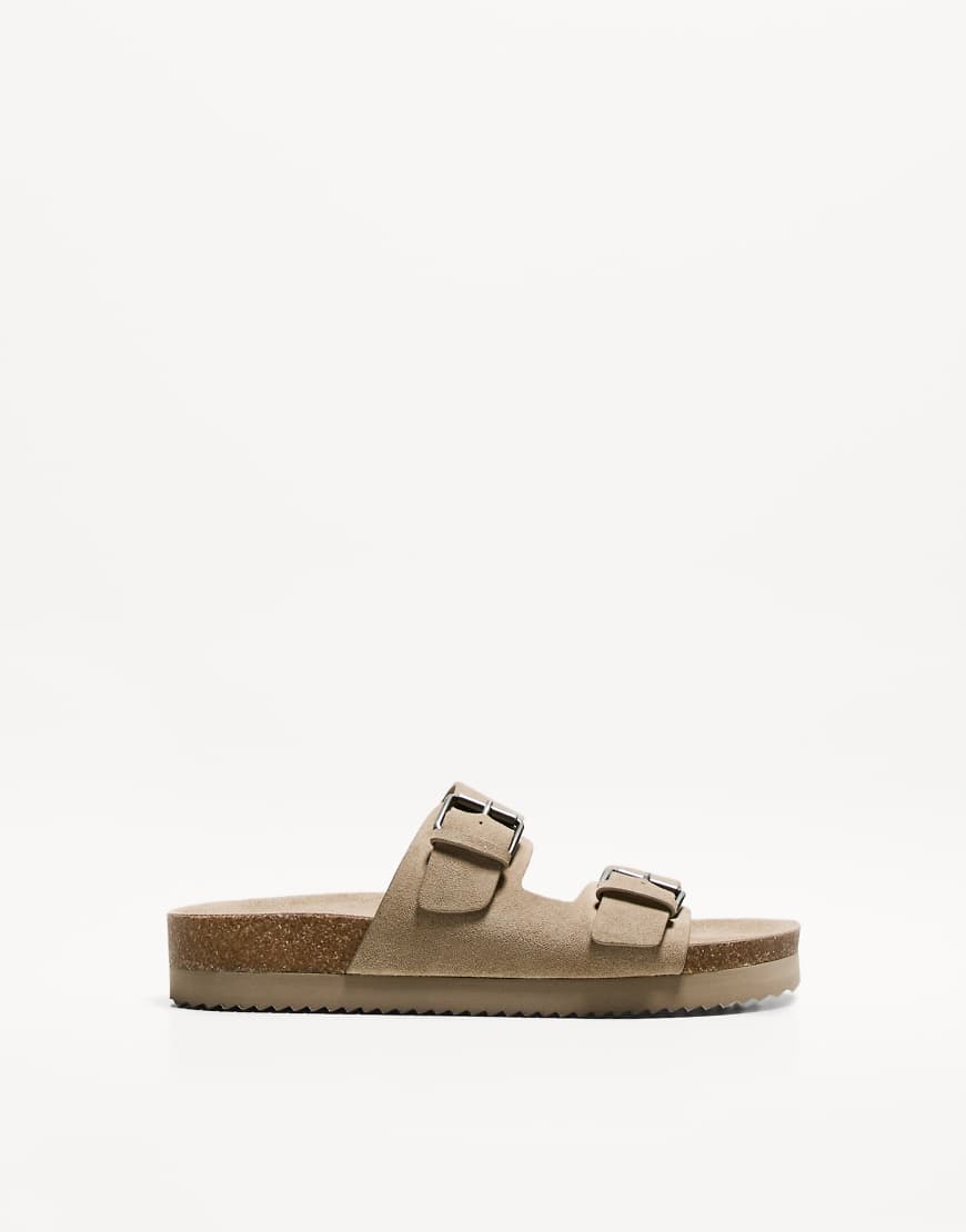 Bershka - Flache Slider-Sandalen in Beige mit Schnalle-Neutral von Bershka