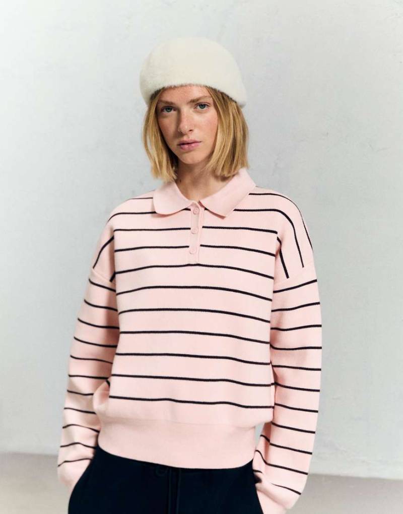 Bershka - Flauschige Baskenmütze in Ecru-Weiß von Bershka