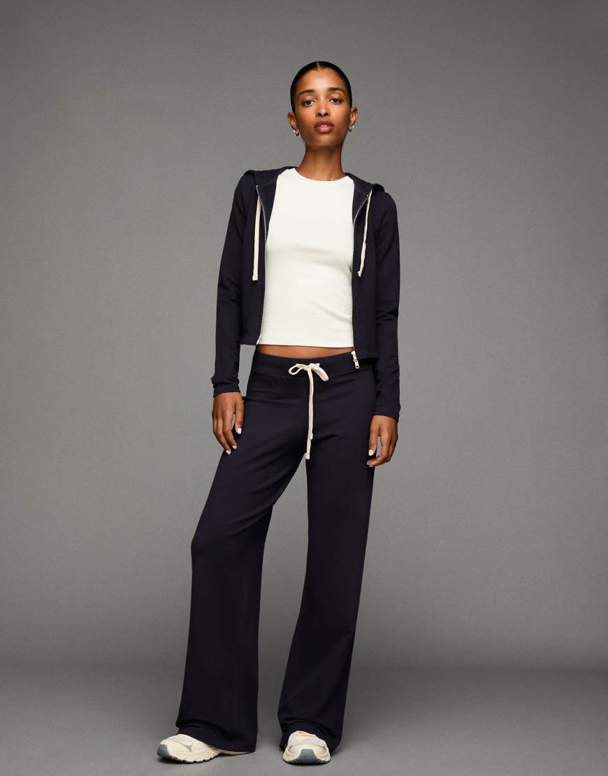 Bershka - Flauschige Hose aus Jersey in Marineblau Bershka - Flauschige Hose aus Jersey in Marineblau von Bershka