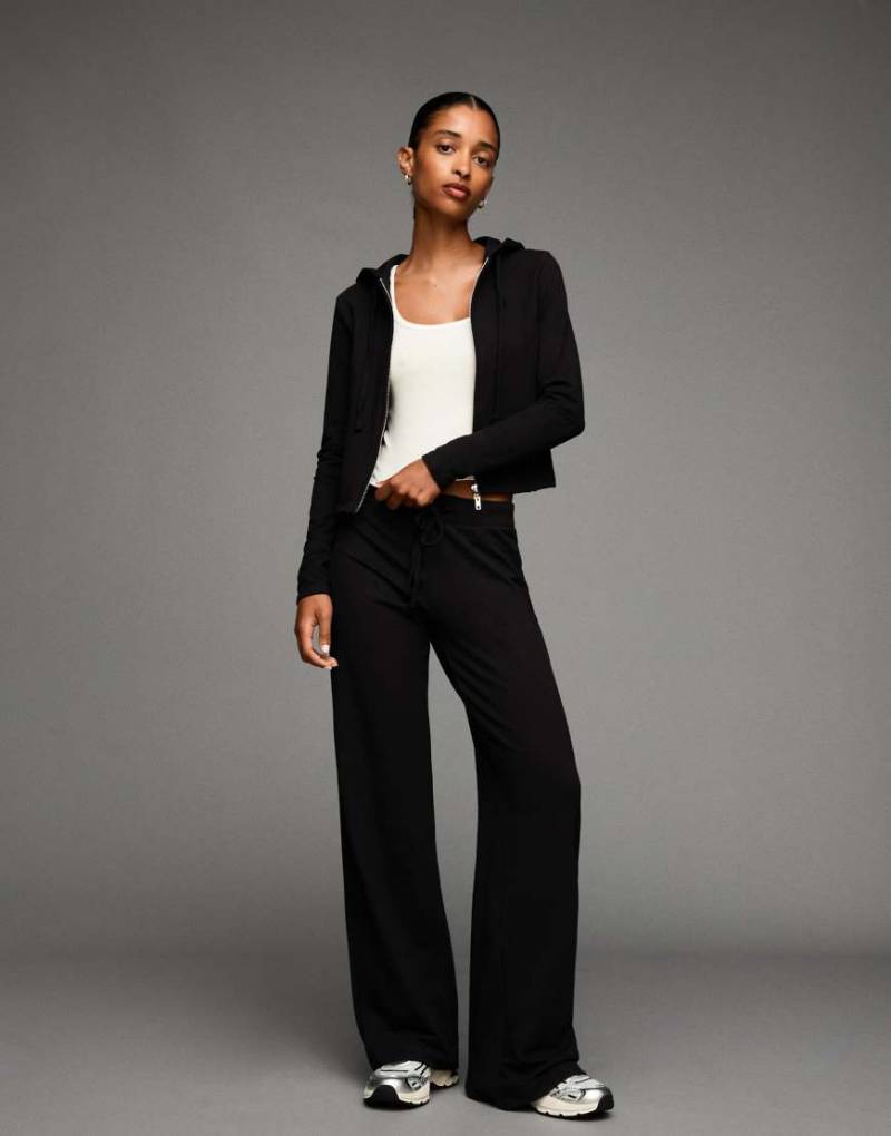 Bershka - Flauschige Hose aus Jersey in Schwarz von Bershka