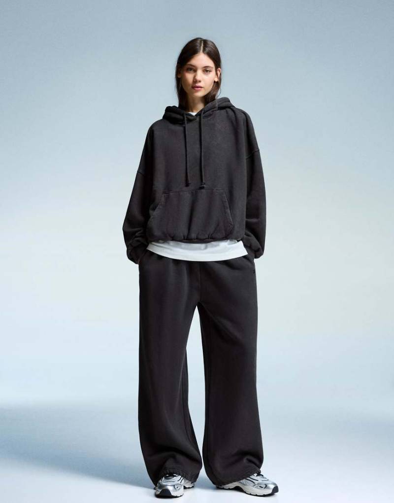 Bershka - Flauschige Jogginghose in Grau mit Stoppern-Neutral von Bershka