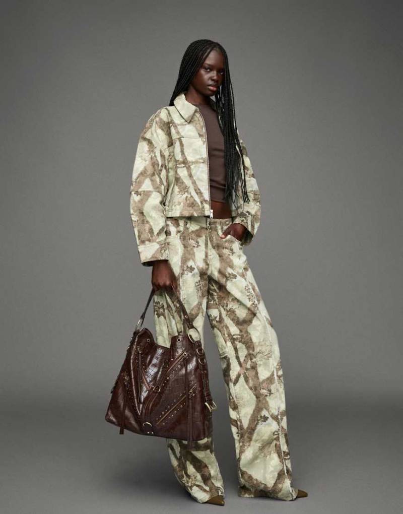 Bershka - Gemusterte Cropped-Jeansjacke in Grau von Bershka