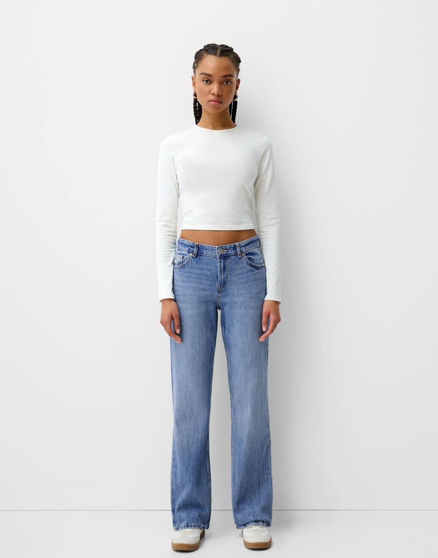Bershka - Gerade geschnittene Jeans in Mittelblau von Bershka