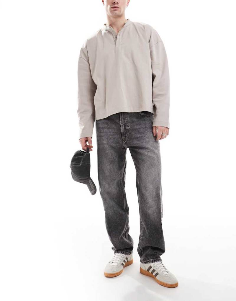 Bershka - Gerade geschnittene Jeans in grauer Waschung im Stil der 90er von Bershka