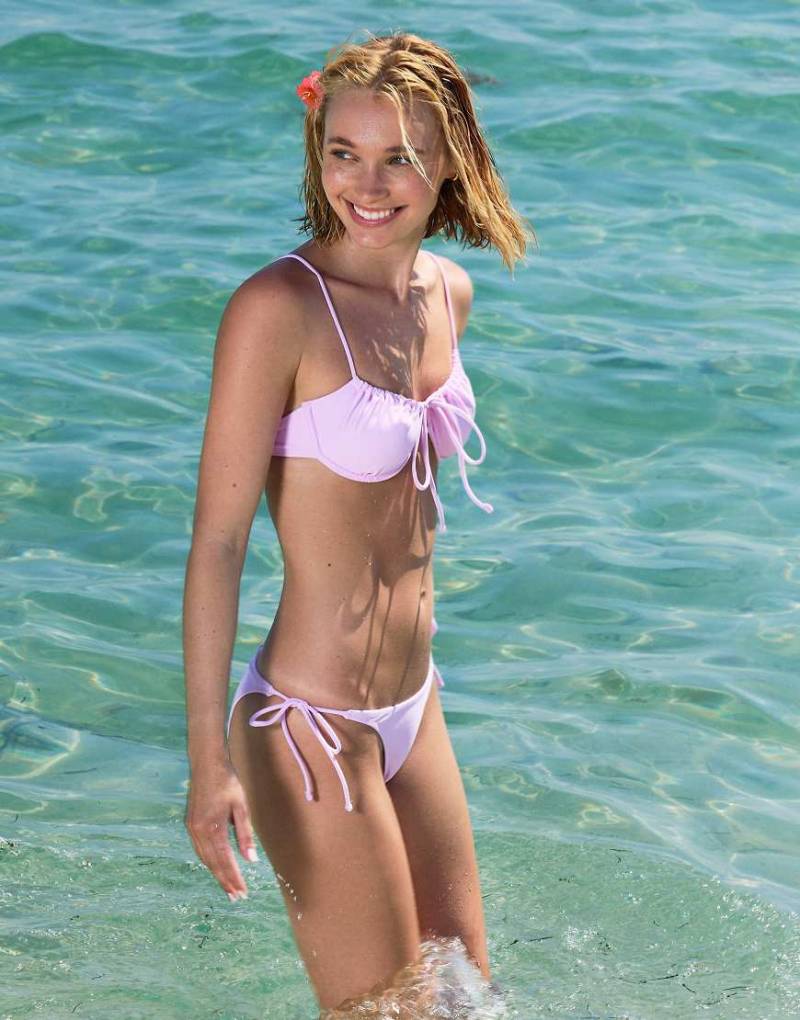 Bershka - Gerafftes Bikinioberteil in Rosa von Bershka