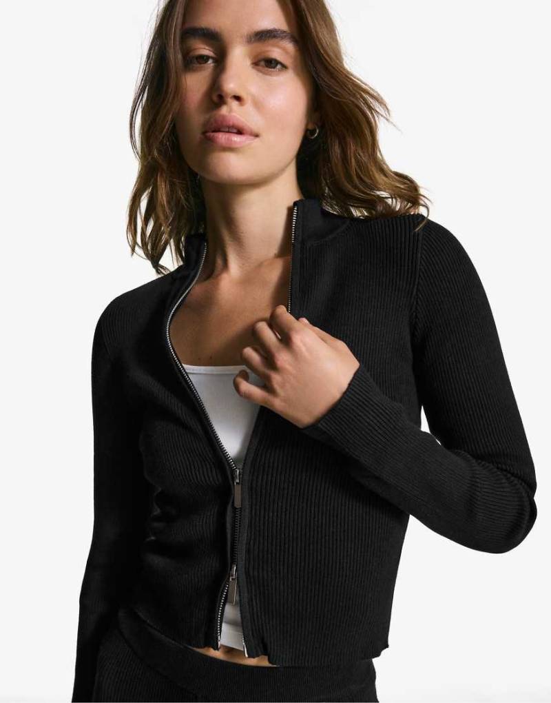 Bershka - Gerippte Jacke in Schwarz mit Reißverschluss von Bershka