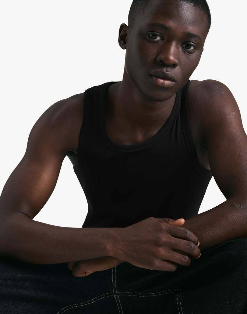 Bershka - Geripptes Trägershirt in Schwarz von Bershka