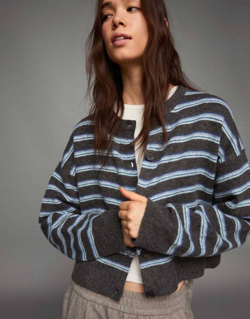 Bershka - Gestreifte Strickjacke in Braun mit Knopfleiste-Brown von Bershka