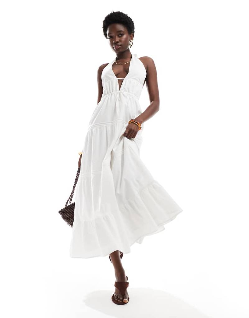 Bershka - Gestuftes Neckholder-Maxikleid in Weiß von Bershka