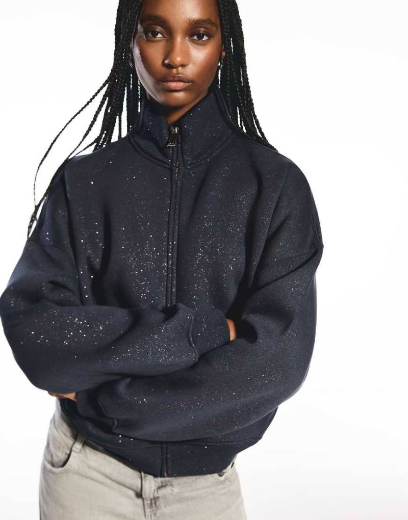 Bershka - Glitzernde Sweatjacke in Marineblau mit Reißverschluss von Bershka
