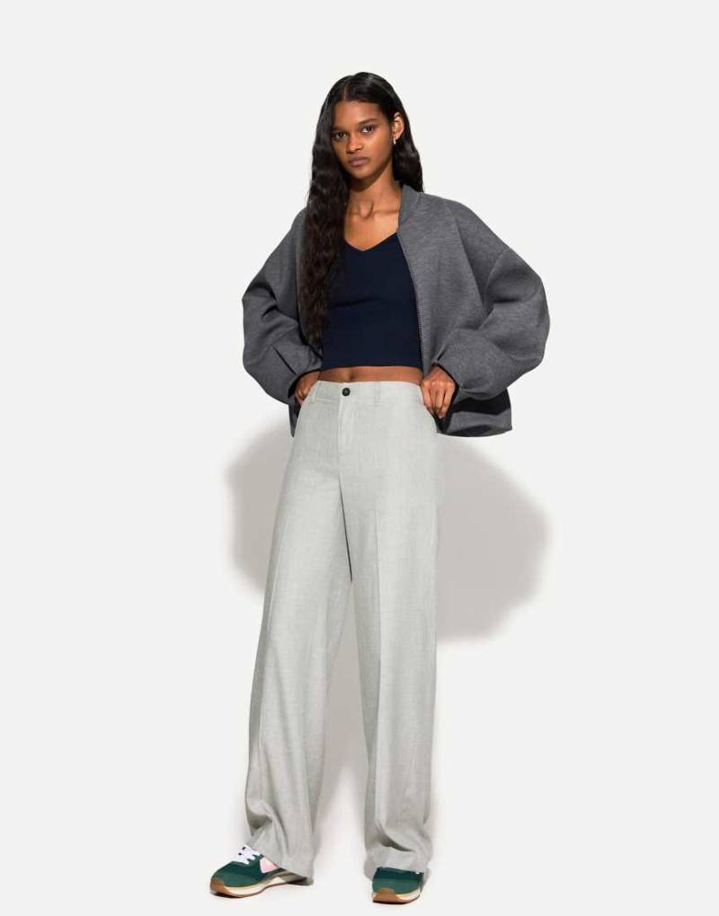 Bershka - Hose in Hellgrau mit weitem Bein von Bershka