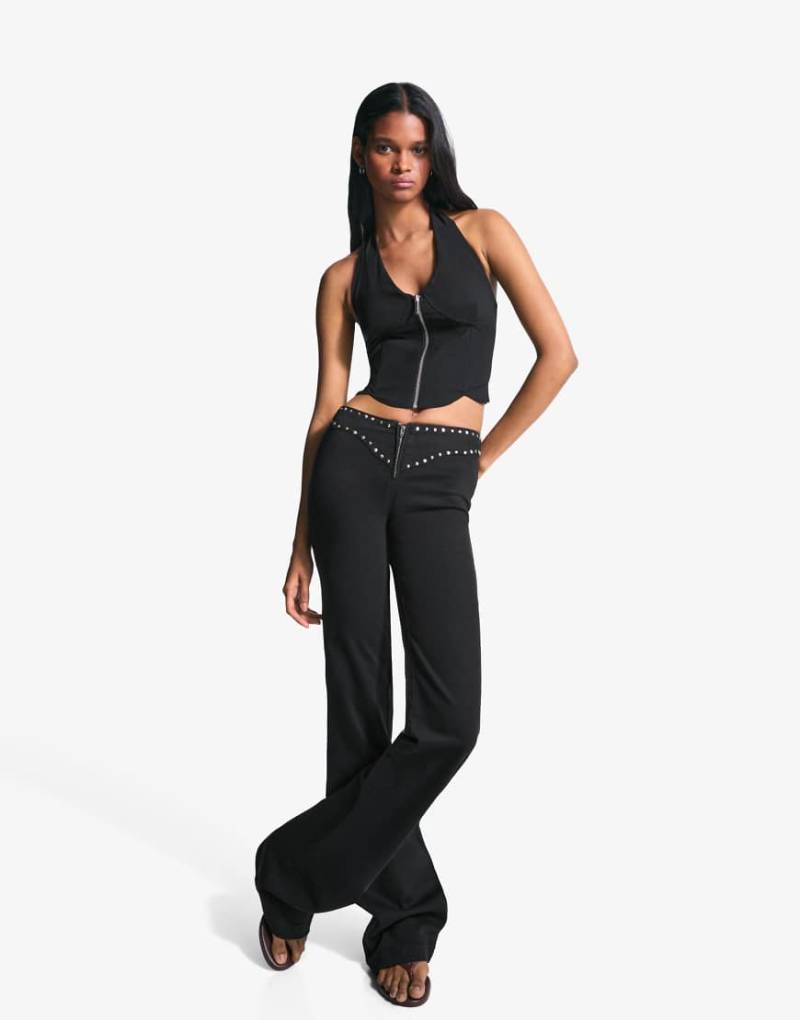 Bershka - Hose in Schwarz mit Nieten am Bund und Reißverschluss von Bershka