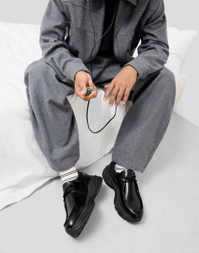 Bershka - Hybrid-Sneaker in Schwarz mit dicker Sohle von Bershka