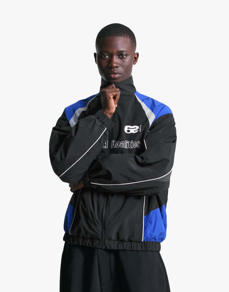 Bershka - Jacke aus Funktionsmaterial in Schwarz mit Print von Bershka