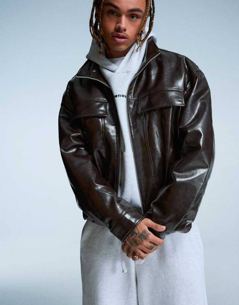 Bershka - Jacke aus Kunstleder in Braun-Brown von Bershka