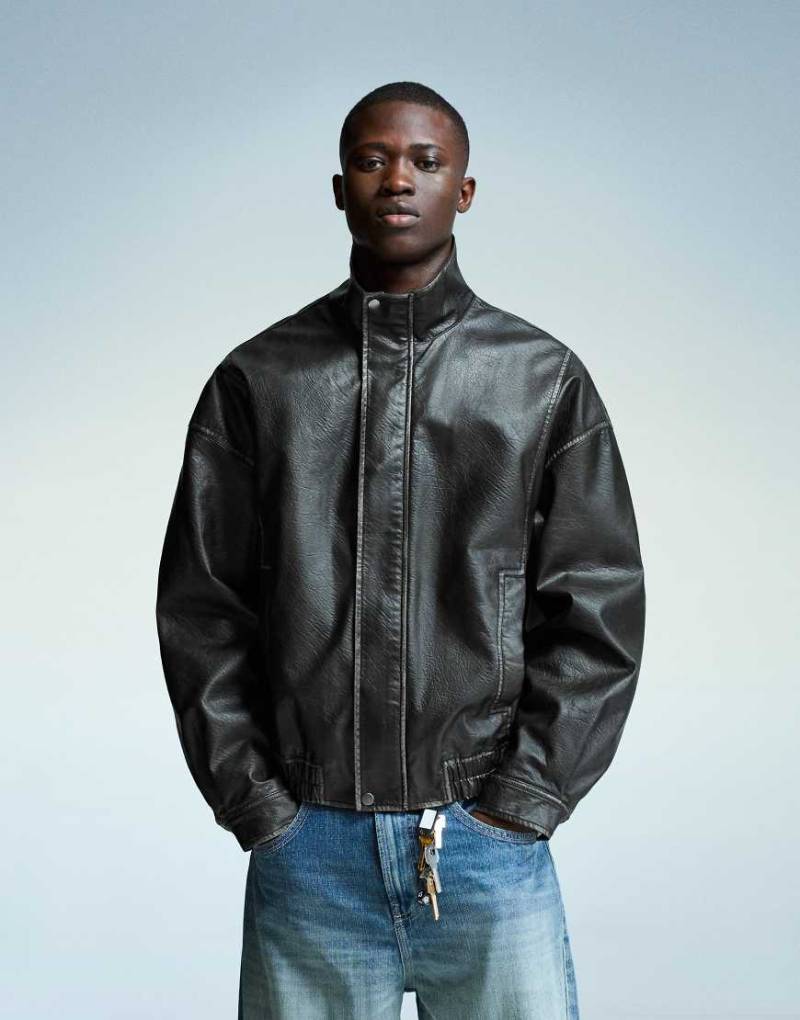 Bershka - Jacke aus Kunstleder in Schwarz von Bershka