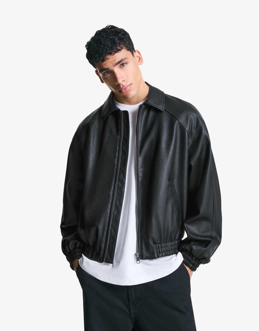 Bershka - Jacke aus Kunstleder in Schwarz von Bershka