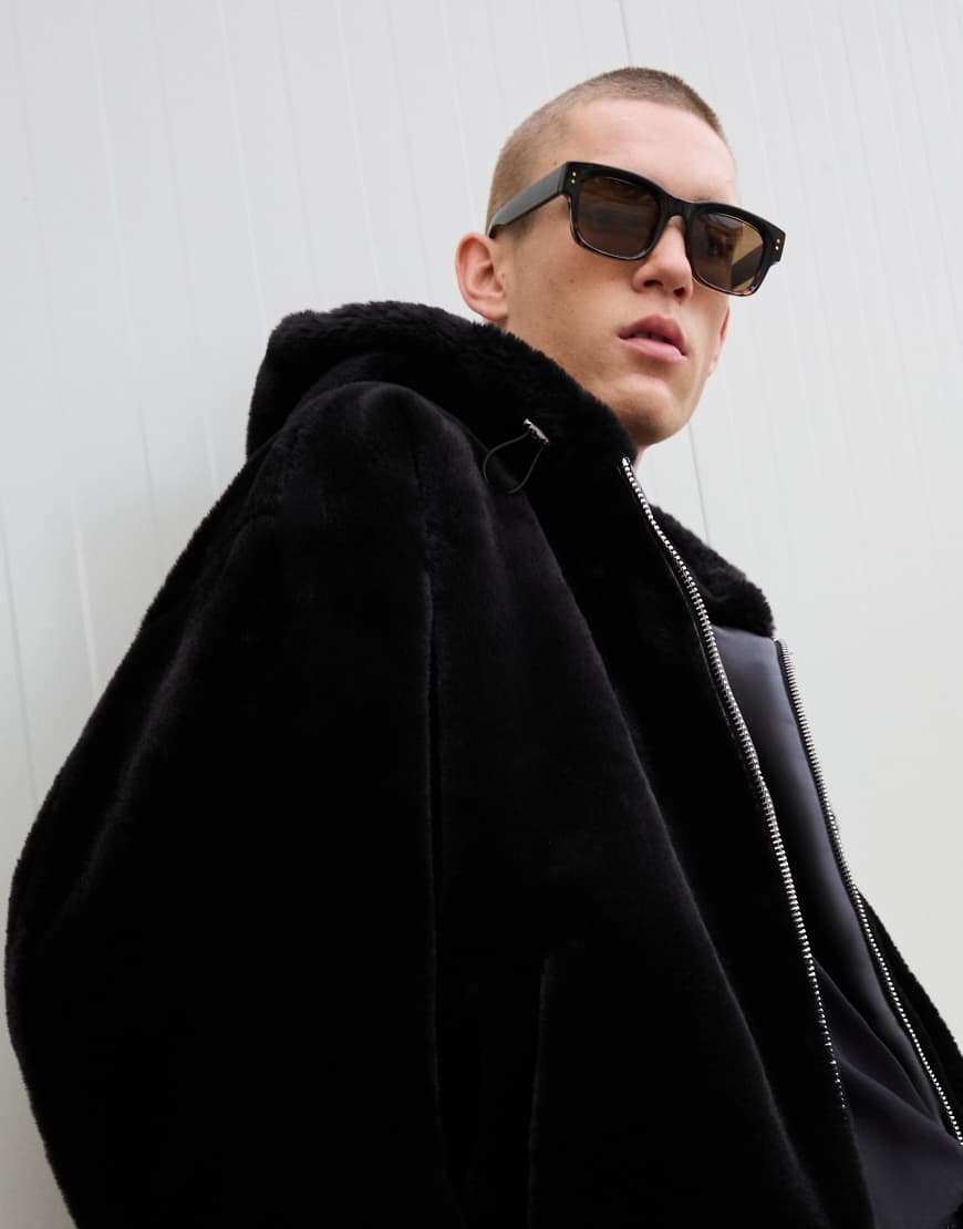 Bershka - Jacke aus Kunstpelz in Schwarz mit Kapuze von Bershka