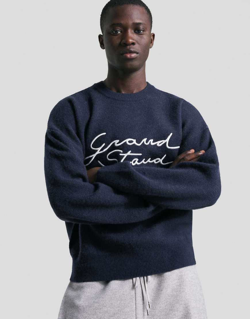 Bershka - Jacquard-Pullover in Blau mit Stickerei-Marineblau von Bershka