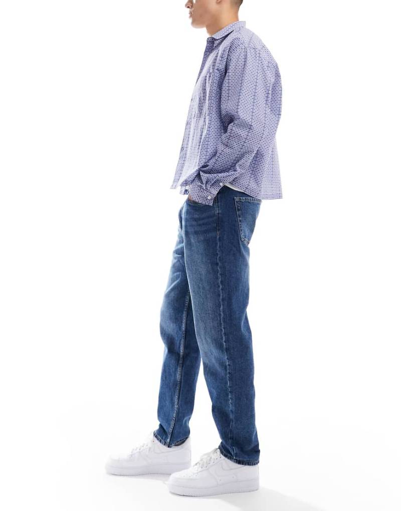 Bershka - Jeans in Jeansblau mit geradem Vintage-Schnitt Bershka - Jeans in Jeansblau mit geradem Vintage-Schnitt von Bershka