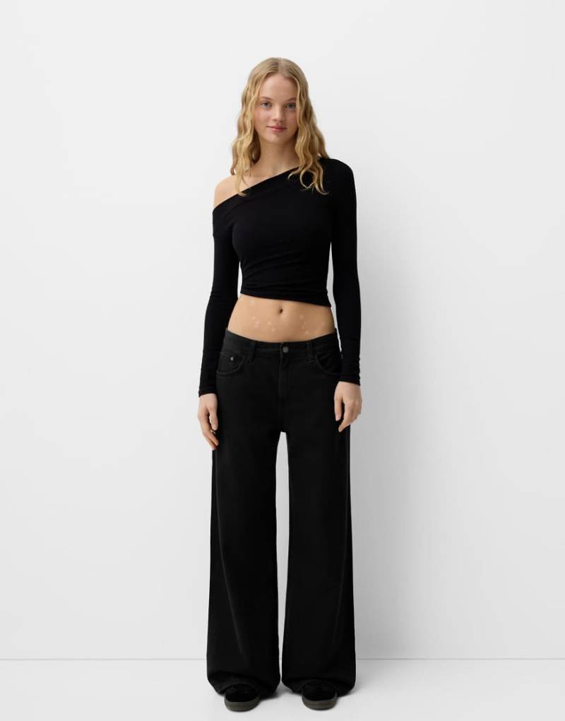 Bershka - Jeans in Schwarz mit weitem Bein von Bershka