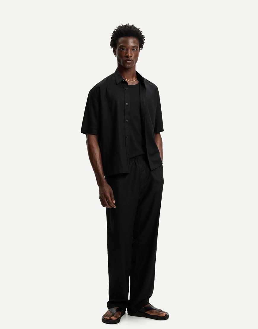 Bershka - Jogginghose aus Leinenmix in Schwarz mit weitem Bein Bershka - Jogginghose aus Leinenmix in Schwarz mit weitem Bein von Bershka