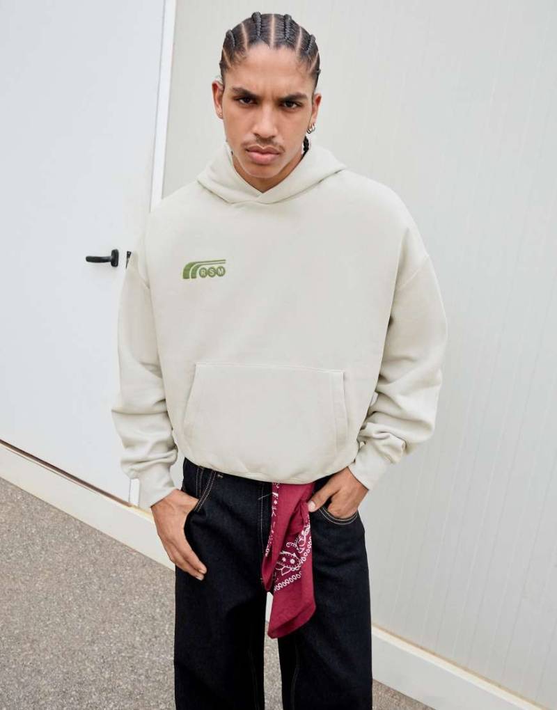 Bershka - Kapuzenpullover in Beige mit Print-Neutral von Bershka