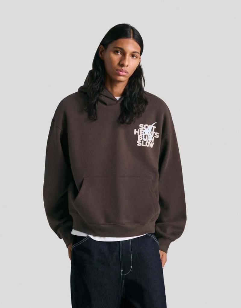 Bershka - Kapuzenpullover in Braun mit Print-Brown von Bershka