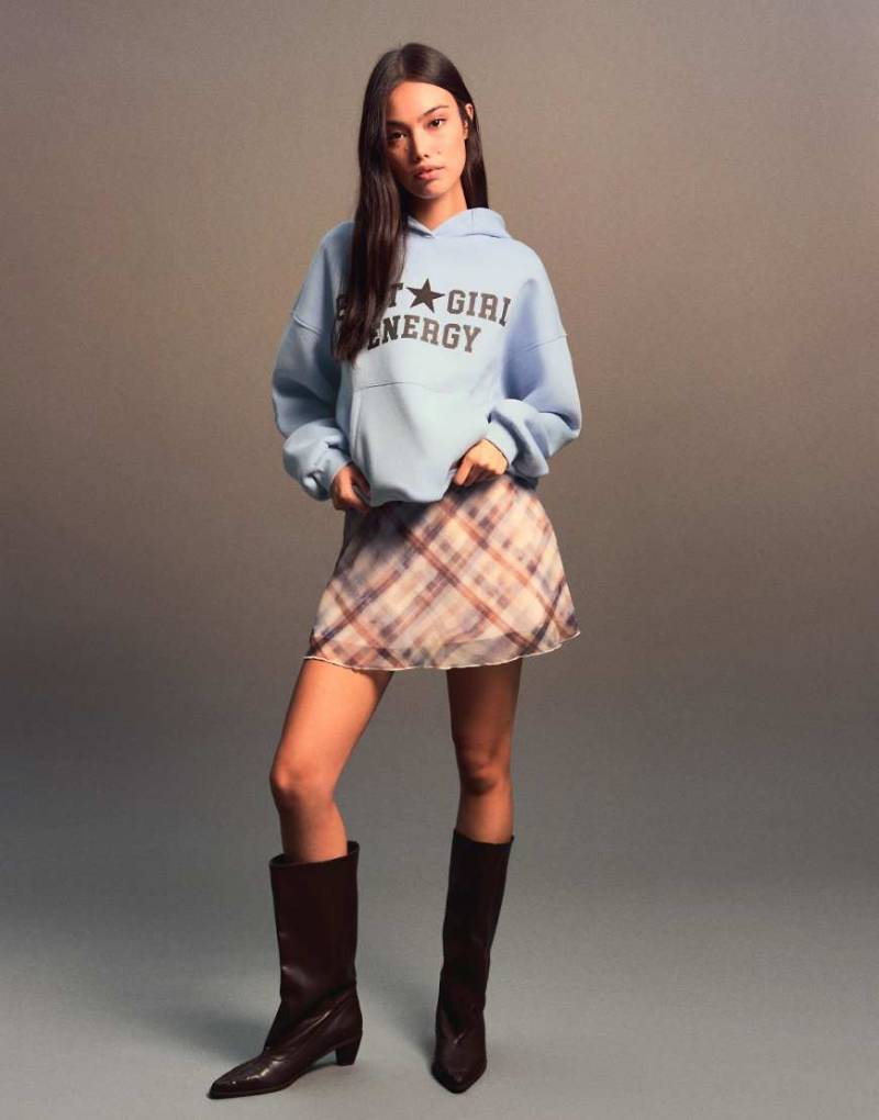 Bershka - Kapuzenpullover in Hellgelb mit Print-Blau Bershka - Kapuzenpullover in Hellgelb mit Print-Blau von Bershka